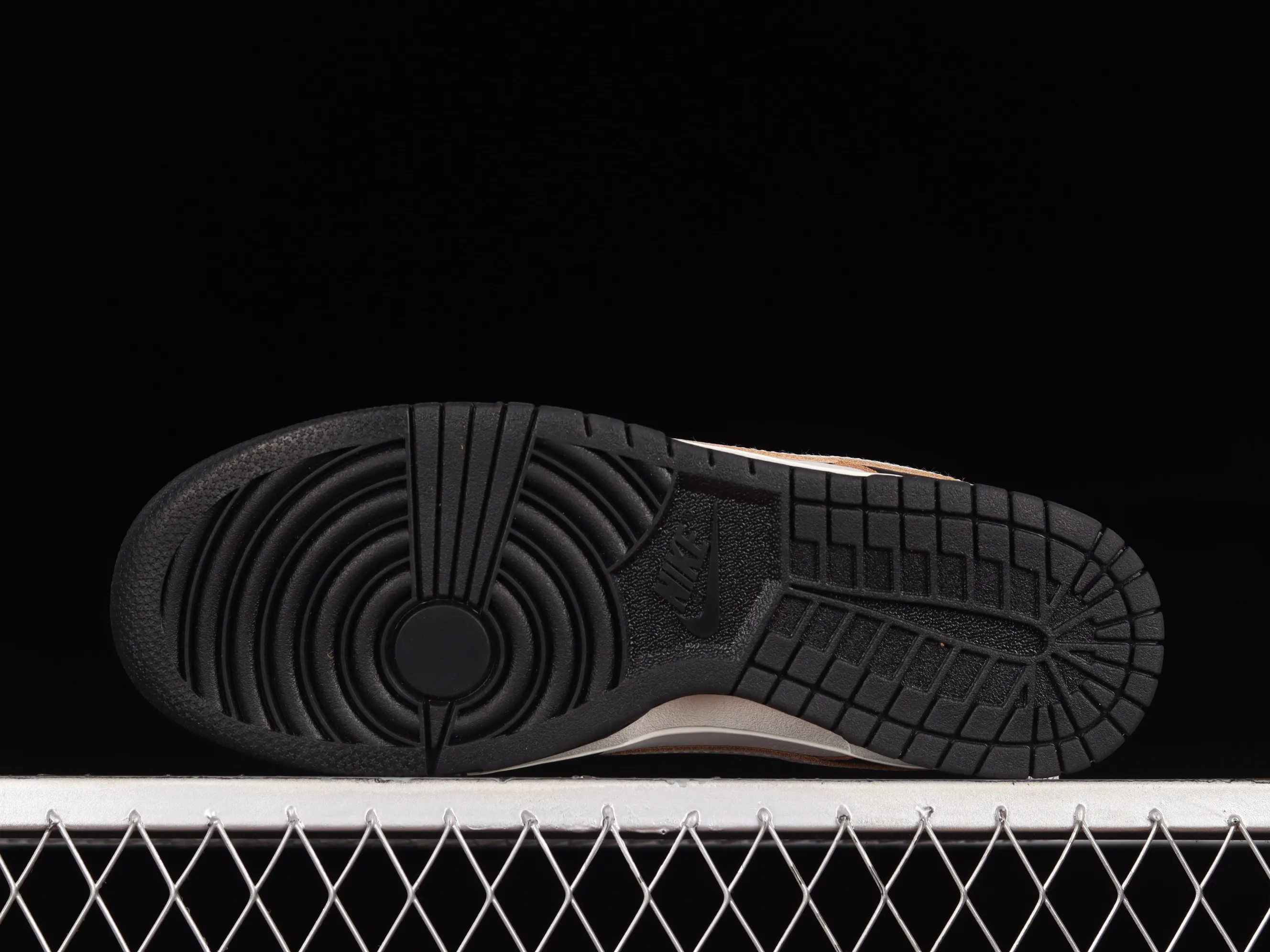 All Categories Nk SB Dunk Series Nk SB Dunk Low Low-top sneakers F version HUF x Nk SB Dunk Low "San Francisco" Black and white Panda joint model SB low-top sports and leisure sneakers FD8775-001